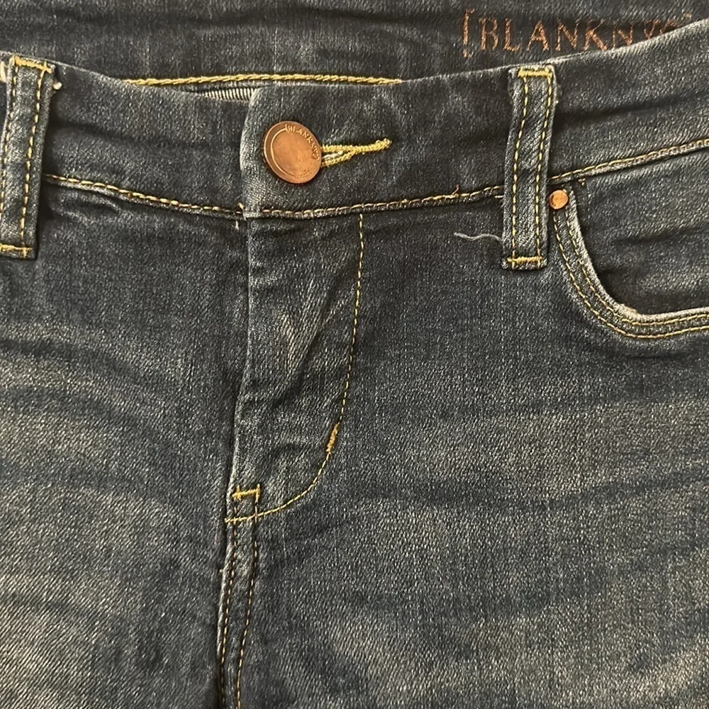 Blank NYC Women’s Frayed Hem Above The‎ Knee Denim Shorts Size 25